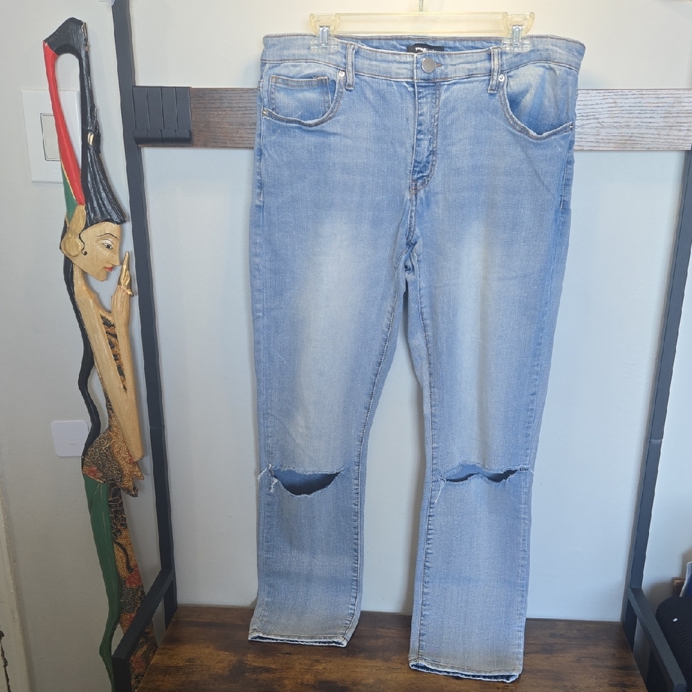 NOVAMEN Men's Distressed Blue Straight Jeans (🛍 6/$36)